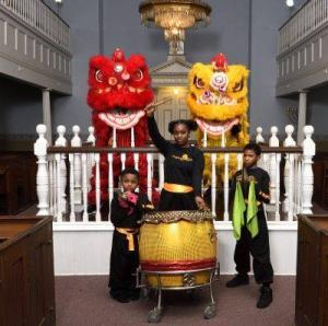 Two Lions Prepare to Dance at Historic Baltimore Synagogue